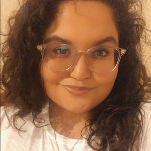 Meet your Posher, Alicia